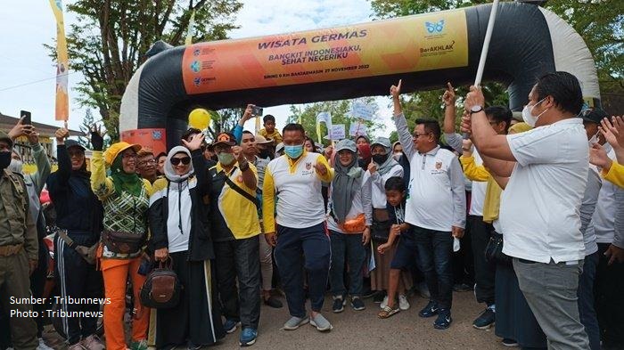 Meriahkah HKN, Ratusan Warga Ikuti Jalan Sehat di Siring Nol Kilometer Banjarmasin