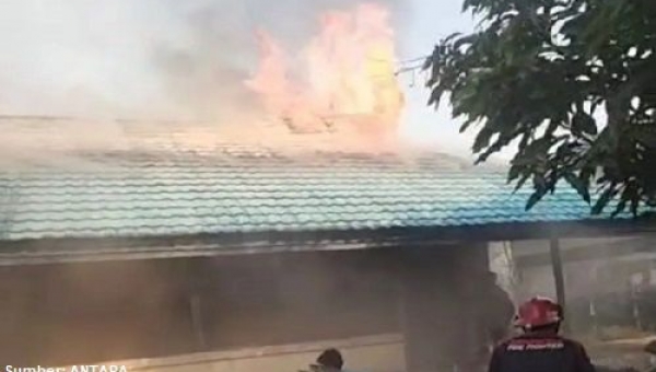 SMP Negeri 2 Gambut Terbakar Akibat Karhutla